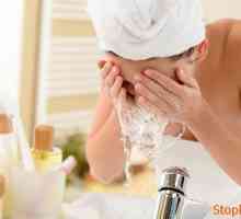 Mytí mastnou pleť: křoviny a čistící gely