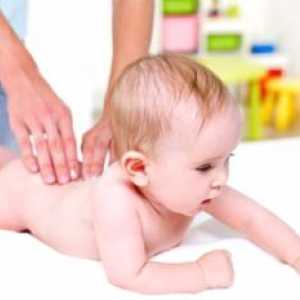 Hra masáž pro kojence ve verši