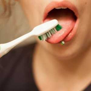 Jak se čistí plak z jazyka: jazyk důvodů nájezdu a jak jej odstranit