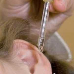 Aplikování kapky a špunty do uší od jiskry