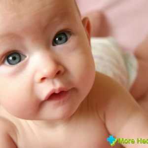 Vyrážky na obličeji u kojenců: Co je příčinou vzniku?